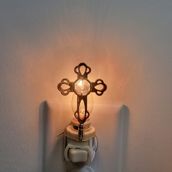 Crystal Delight 24k Gold Cross Plated Austrian Crystal Night Light - Picture 6 of 7